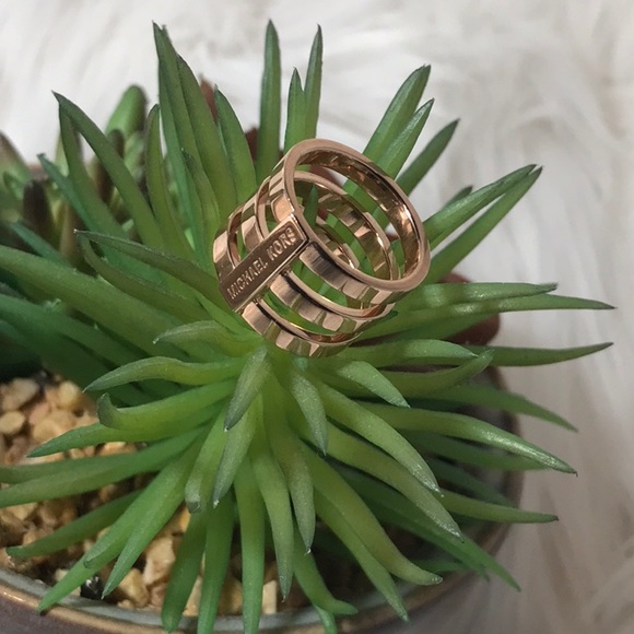Michael Kors Jewelry - Michael Kors ring barrel rose gold size 7